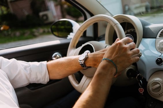 נהיגה ללא רישיון נהיגה וללא ביטוח היא עבירה העלולה לגרור שלילה לתקופה לא קצרה. כאן ניתן ללמוד על מהות העבירה וכיצד בתי המשפט פוסקים לגביה